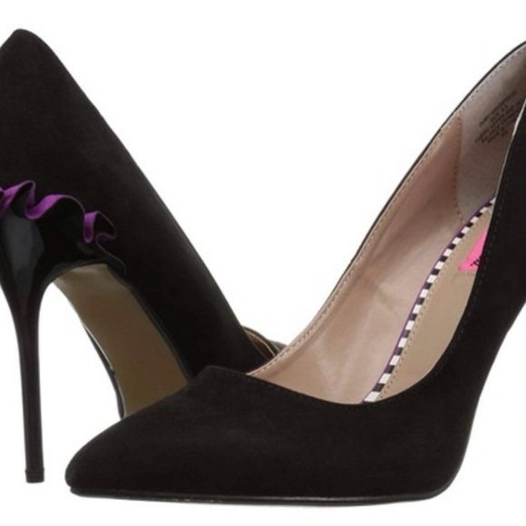 Betsey Johnson pink ruffle back suede heels - Picture 5 of 7